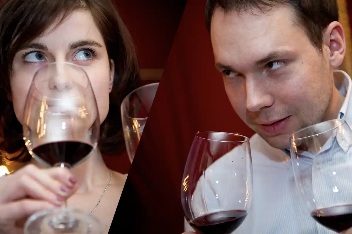 Mann und Frau bei einer Weinprobe in der Weinschule Berlin